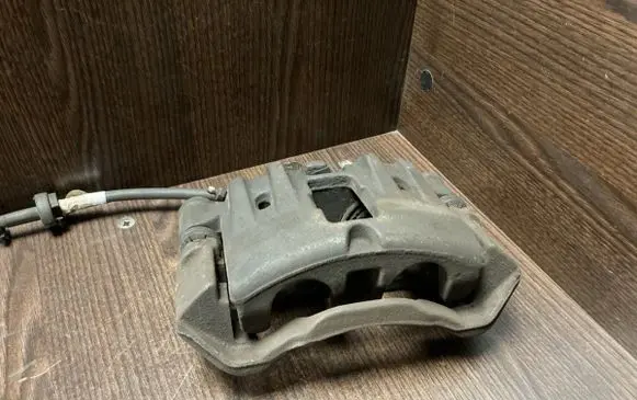 Iveco Daily 4th gen Front brake caliper 594205