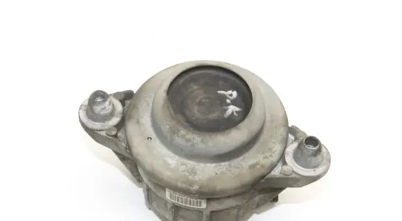 Mercedes-Benz C W204 Engine mount bracket A2042404217