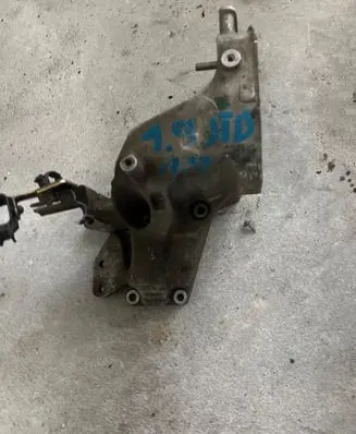 Alfa Romeo 147 Engine mounting bracket 46767681