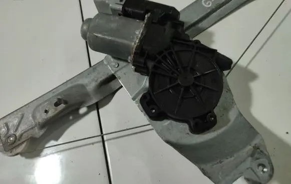Citroen C4 I Picasso Rear door window regulator motor CEM10400979C