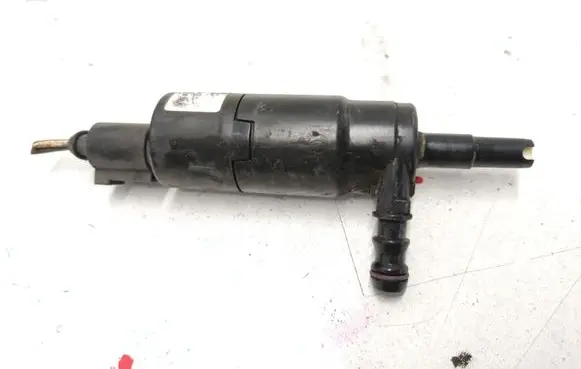 Volkswagen PASSAT B6 Headlight washer pump 3B7955681