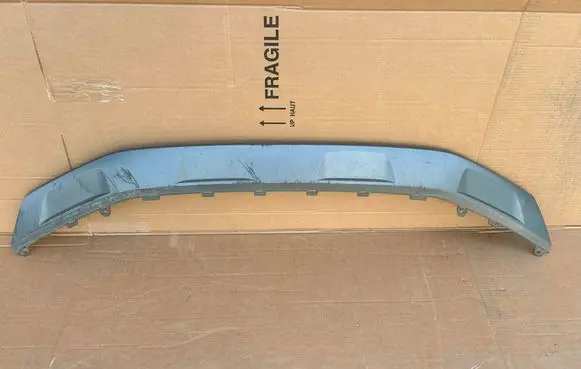 Front bumper lip