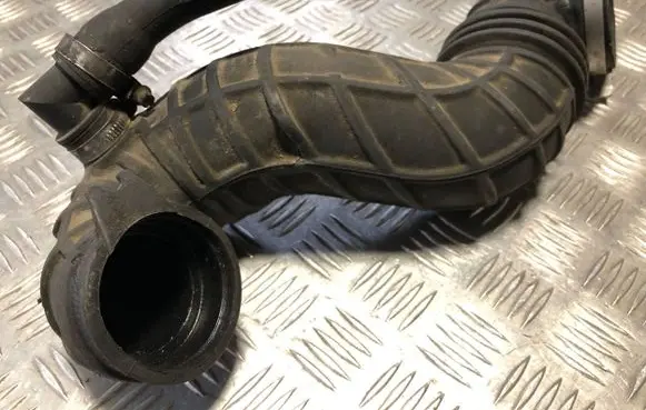 Audi 100 S4 C4 Air intake hose/pipe 4A0145747A EEL05804