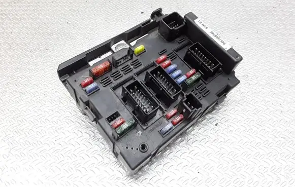 Citroen C8 Fuse module 9657608780 BSMB3