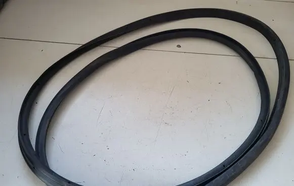 Opel Crossland X Rear door rubber seal (on body) 