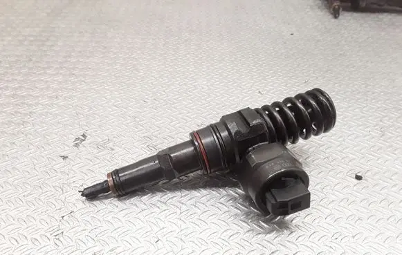 Volkswagen Sharan Fuel injector 0414720015 038130073J
