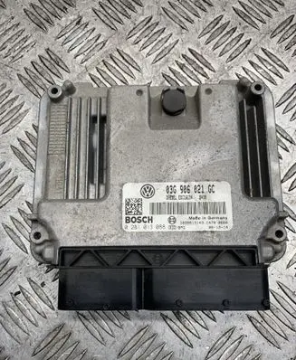 Volkswagen Touran I Engine control unit/module 03G906021GC 0281013088