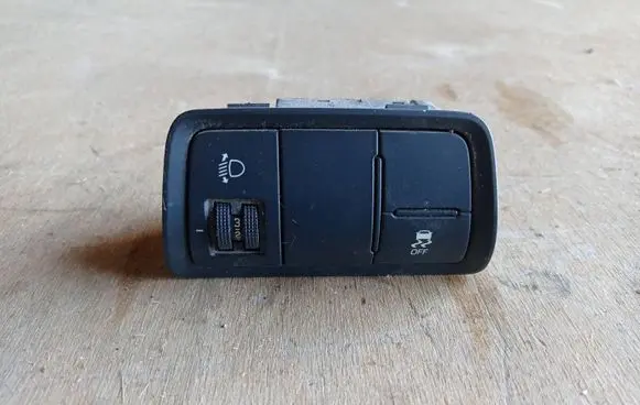Hyundai i20 (GB IB) Headlight level height control switch 93300C8050 S31653