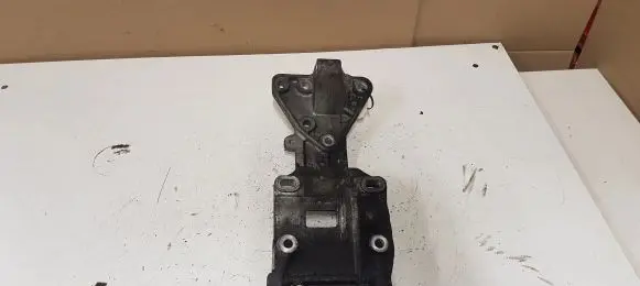 Volvo V50 Generator/alternator bracket 31251652