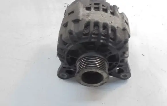 Dacia Logan I Generator/alternator 8200810621C