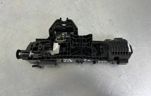 Mercedes-Benz CLA C117 X117 W117 Front door exterior handle/bracket A2047601634