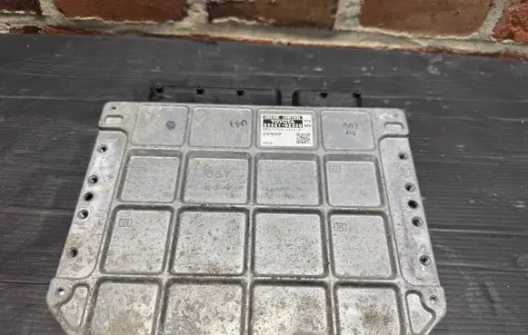 Toyota Auris 150 Engine control unit/module 8966102S30 MB2759000423