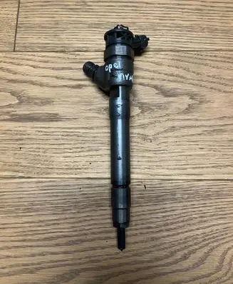Opel Vivaro Fuel injector 0445110564