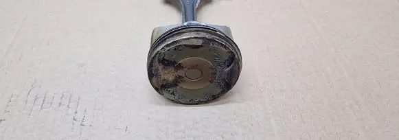 Toyota Auris E180 Piston with connecting rod 
