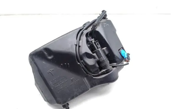 Tesla Model 3 Windshield washer fluid reservoir/tank 109606300B 109603700B P109603700B