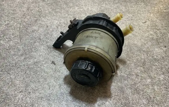 Opel Movano B Power steering fluid tank/reservoir 7700795347