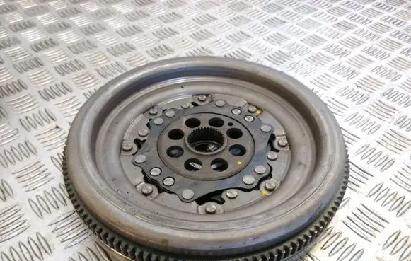 Volkswagen Golf VII Flywheel 06K105266A