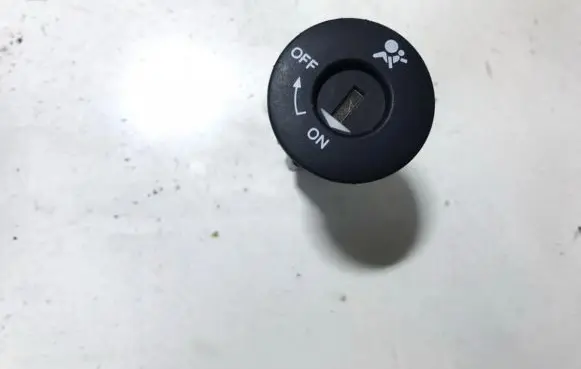 Passenger airbag on/off switch