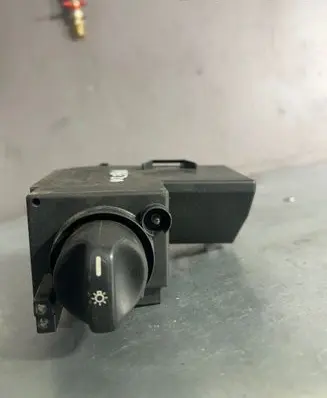 Mercedes-Benz E W212 Light switch 2105450104