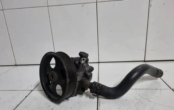 Opel Insignia A Power steering pump 13273784