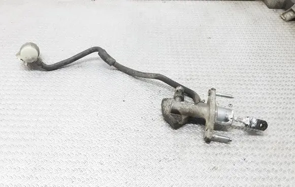 Honda FR-V Clutch master cylinder