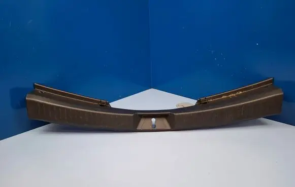 Trunk/boot sill cover protection