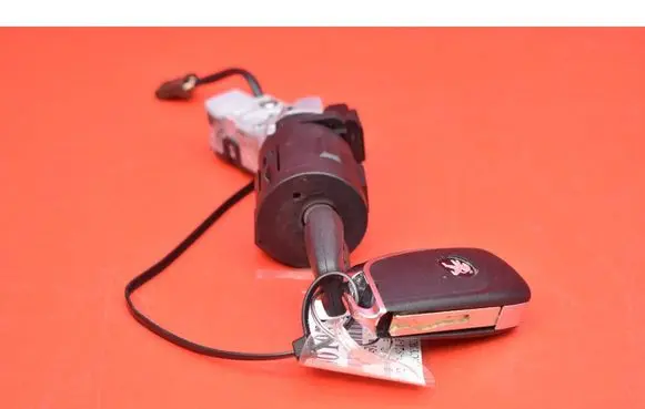 Peugeot 308 Ignition lock 9663123380