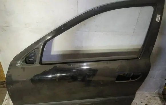 Volvo S60 Front door juodos