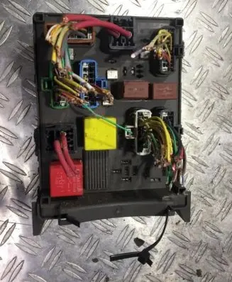 Renault Laguna II Fuse box set 518831003 8200004201e