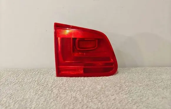 Volkswagen Tiguan Tailgate rear/tail lights 5N0945093H 2SA01073903