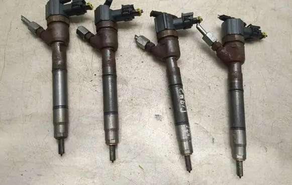 Hyundai ix20 Fuel injectors set 0445110320