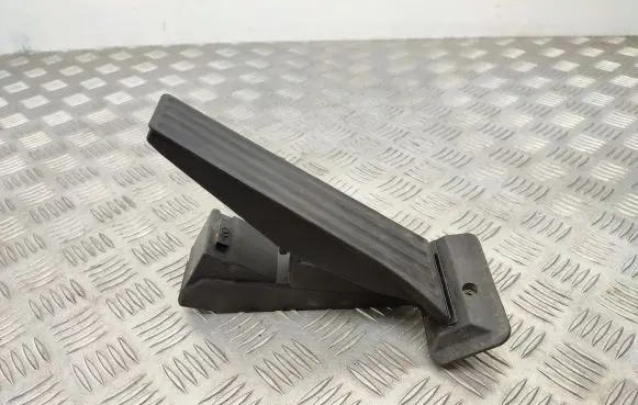 BMW 5 F10 F11 Accelerator throttle pedal 678999802