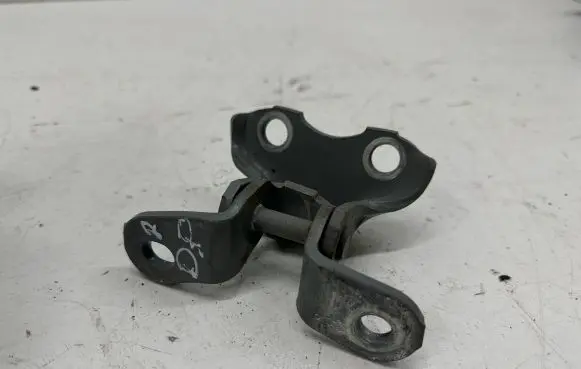 Toyota RAV 4 (XA50) Front door lower hinge 