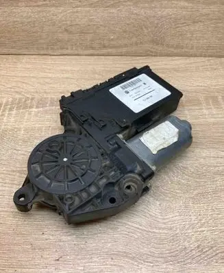 Volkswagen Touareg I Rear door window regulator motor 7L0959795
