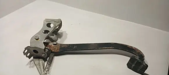 Toyota Land Cruiser (BJ70) Clutch pedal