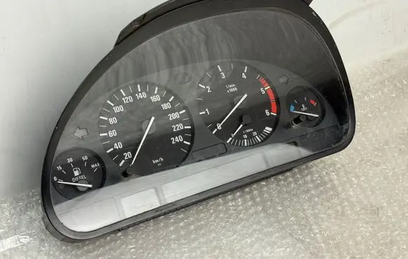 Speedometer (instrument cluster)
