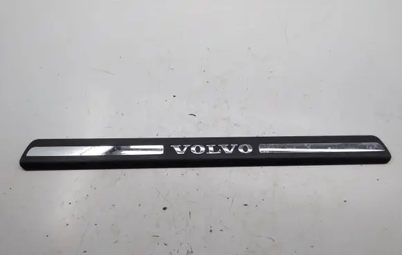 Front sill trim cover