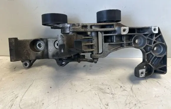 Opel Mokka Generator/alternator bracket 