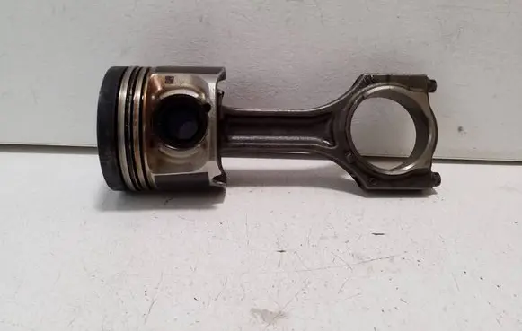 BMW X6 F16 Piston with connecting rod 84L110 7812585