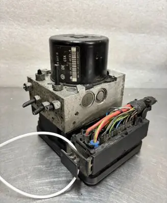 Volkswagen Golf V Master brake cylinder