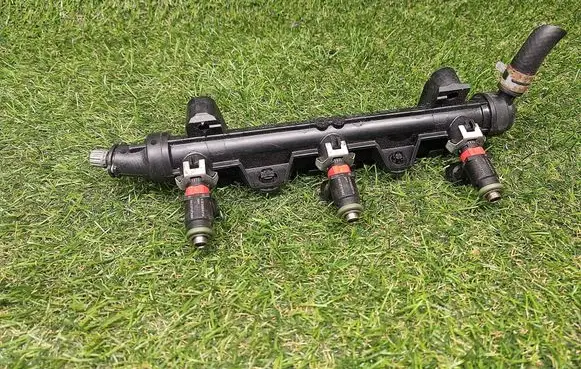 Skoda Fabia Mk2 (5J) Fuel main line pipe 03E133320A 03E906031A