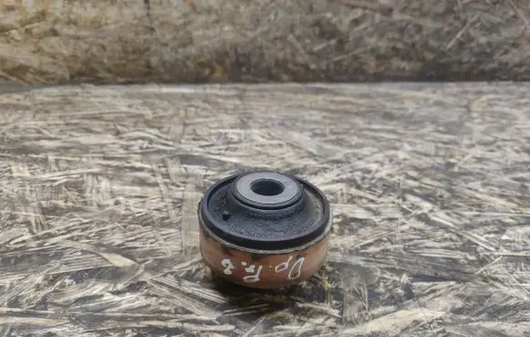 Land Rover Discovery 4 - LR4 Front wishbone bush KVF500161