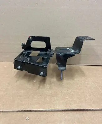 Mercedes-Benz ML W166 Pneumatic air compressor holding bracket A1663200143