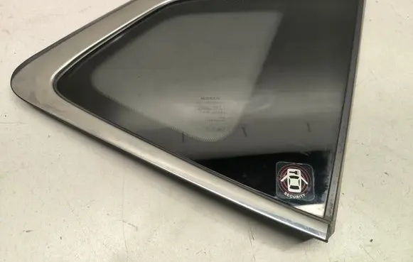 Nissan X-Trail T32 Rear side window 833004CC0A
