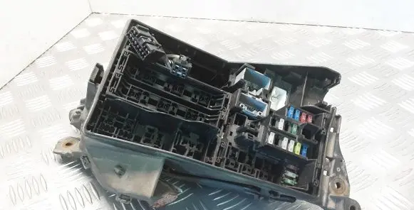 Lexus IS 220D-250-350 Fuse module 7154395130