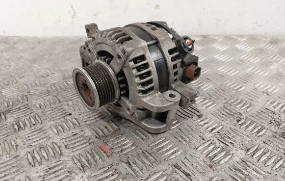 Toyota Auris 150 Generator/alternator 270600R011 LRA03172
