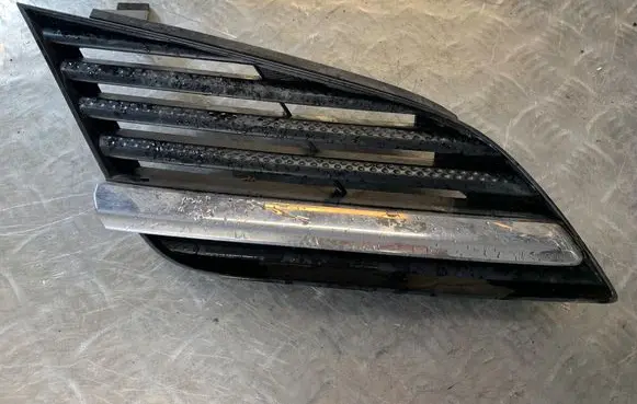 Nissan Primera Front bumper upper radiator grill 62320AU300