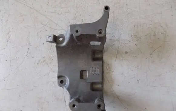 Volvo V60 Generator/alternator bracket 31480101