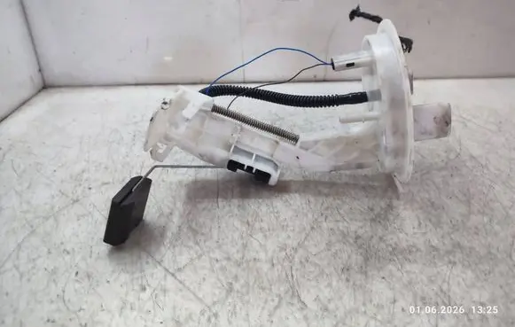 Mercedes-Benz C W204 Fuel level sensor A2044700694
