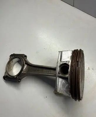 Dodge Challenger Piston with connecting rod 05038354AB